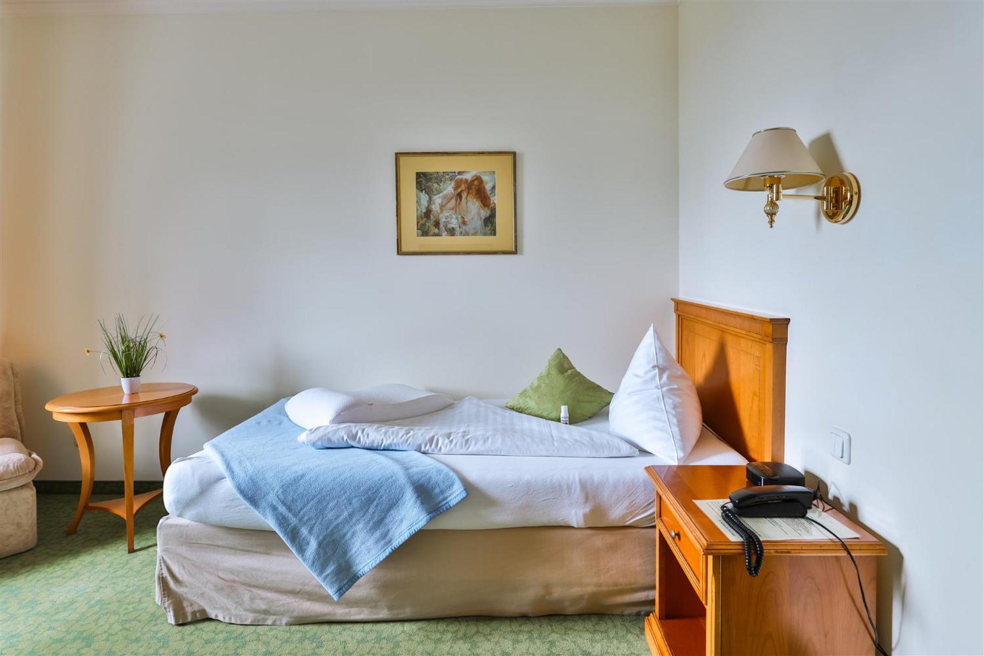 Kurhaus Dr. Petershofer Hotell Wolfsegg am Hausruck Exteriör bild