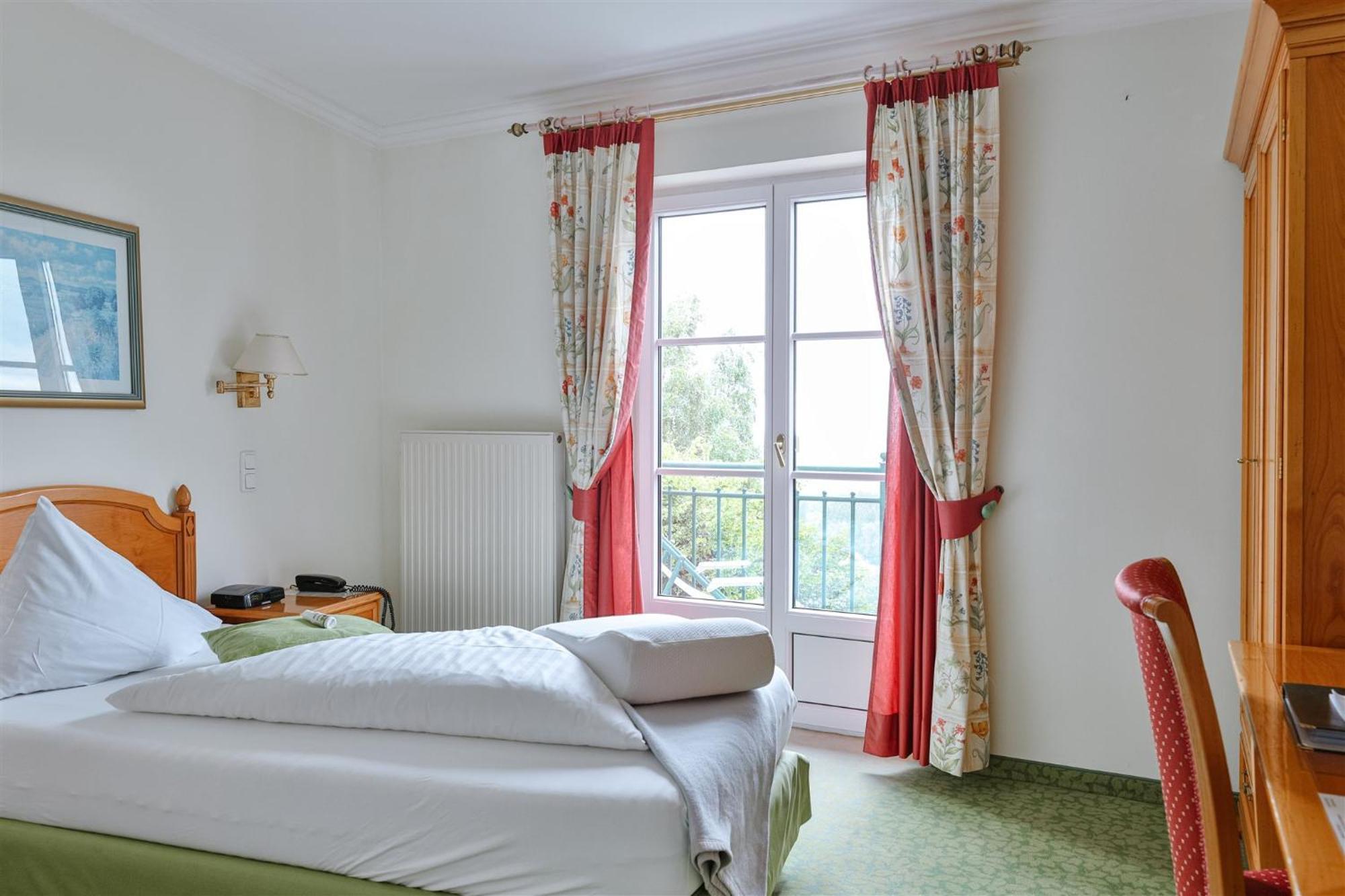 Kurhaus Dr. Petershofer Hotell Wolfsegg am Hausruck Exteriör bild